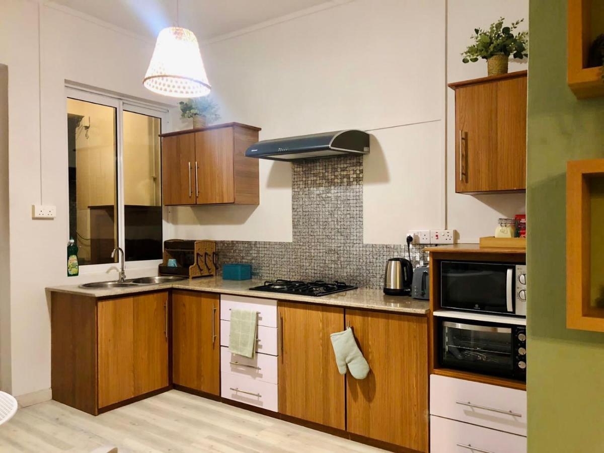 Ibiza Apartment - 150M From The Beach Flic-en-Flacq Esterno foto